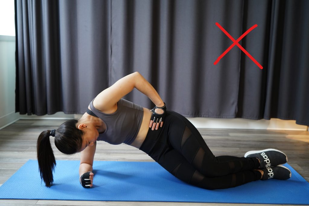 Side Plank Mistake 1 Folding their chest